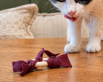 Natural Felt & Wood Ring Cat Toy Set – Soft, Quiet, Plastic-Free Cat Enrichment Toy – Handmade Minimal Cat Toy