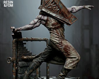 Statua da collezione ispirata al videogioco horror Dark Pyramid Helmet Figure