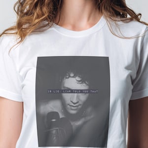 C'est le mensonge. Le menteur vous a dit que - T-shirt graphique chauffant inspiré de la rivalité