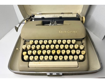 Vtg 1950s Smith-Corona Sterling Portable Manual Typewriter Tan Holiday Case