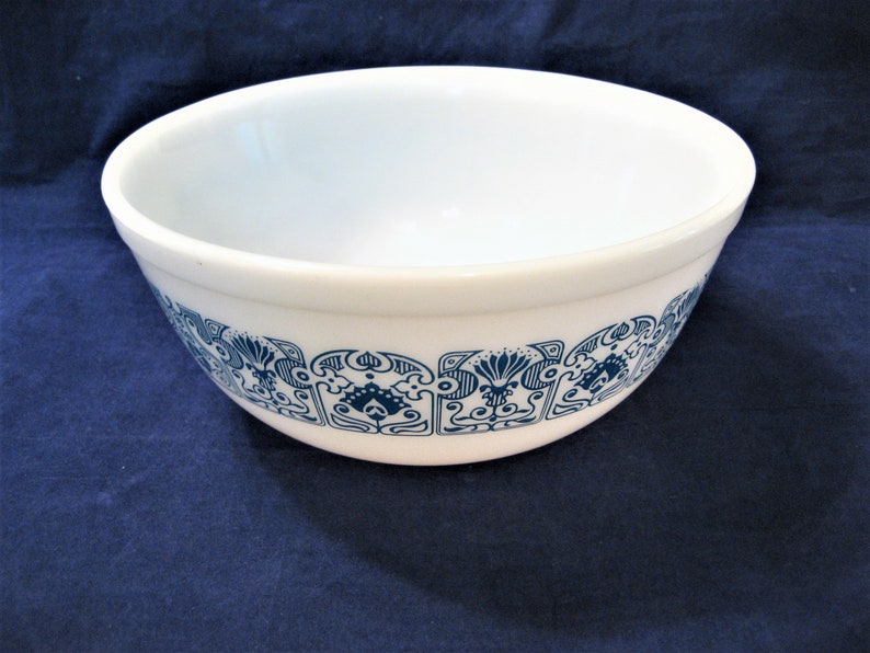 Pyrex Blue Horizon Mixing Bowl 403 Vintage 1970s 2.5 Quart Bowl
