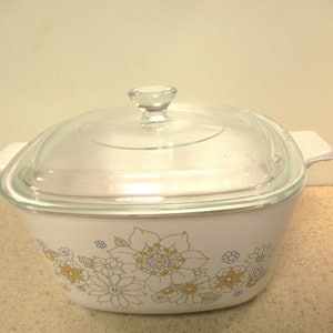 Vintage Corningware Floral Bouquet Casserole Dish with Lid (1.75 qt)