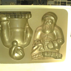 Nordic Ware Santa Stand Up Cake Pan Vintage 1980s