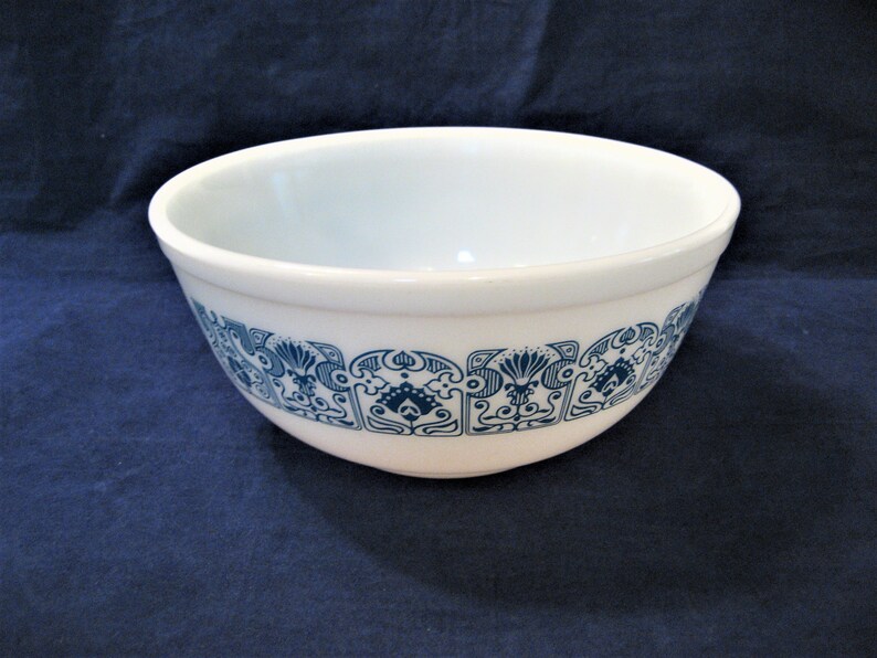 Pyrex Blue Horizon Mixing Bowl 403 Vintage 1970s 2.5 Quart Bowl