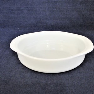 Pyrex White 9 Inch Round Baking Dish Vintage 1970s Cake, Brownie, Casserole, Pie Pan