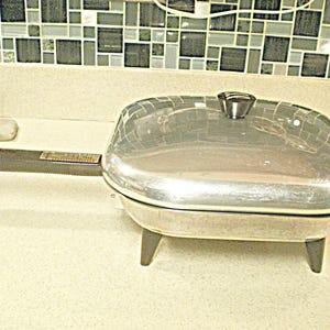 Toastmaster 11 Inch Electric Frying Pan Vintage 1960s Model 8C1 Electric Skillet