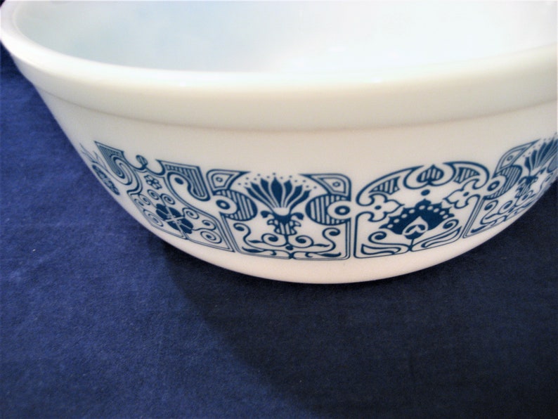 Pyrex Blue Horizon Mixing Bowl 403 Vintage 1970s 2.5 Quart Bowl