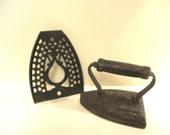 Cast Iron Sad Iron No 5 with Trivet Vintage 1920s Flat Iron with Holder