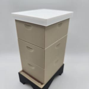1:8 Scale Beehive Model – Educational Honeybee Hive with Removable Frames