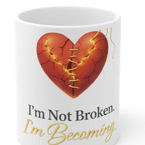 "Genähtes Herz ""Ich bin nicht gebrochen, ich werde"" Becher | Keramik 11oz