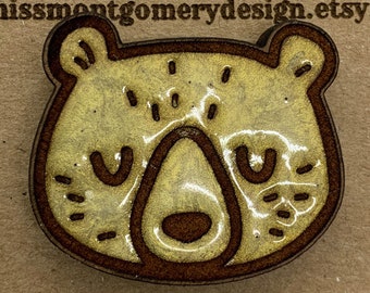 Wooden bear face pin - wildlife - cute - woodland animal - resin