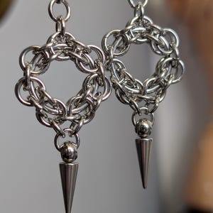 Aros de malla industrial con pinchos, colgantes de acero inoxidable cyberpunk, joyería tecnológica, pendientes góticos hardcore