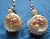Pretty Vintage Sea Shell Sweater Clip