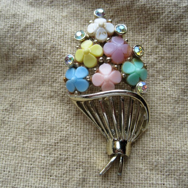 Pretty Vintage Colorful Bouquet of Flowers Brooch