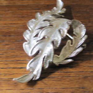 Vintage Lisner Silver Twisted Leaf Pin image 2