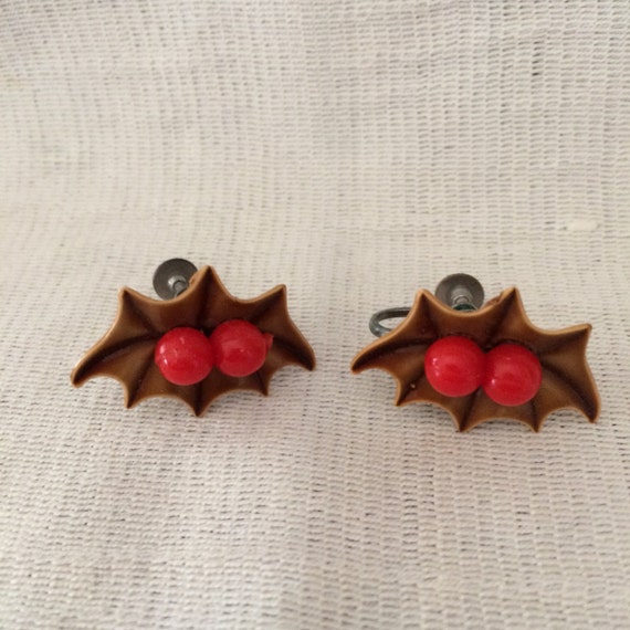 Vintage Brown Plastic Holly Earrings with Red Pla… - image 2