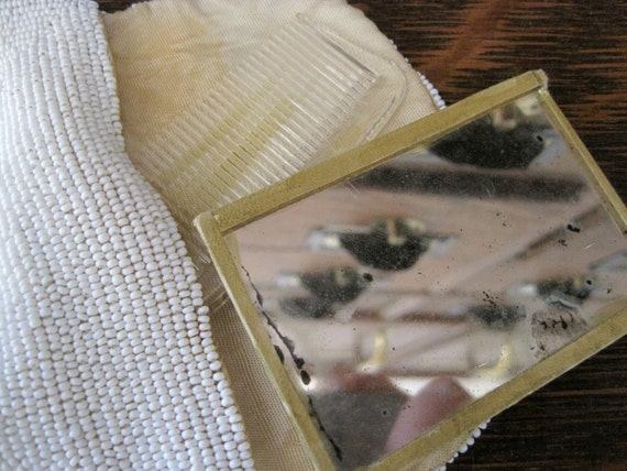 Pretty Antique White Beaded Purse with Mirror and… - image 4