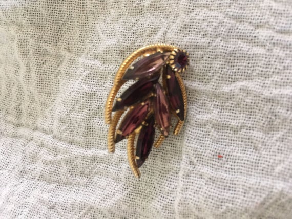 Vintage Floral Gold Tone Purple/Amethyst Rhinesto… - image 3