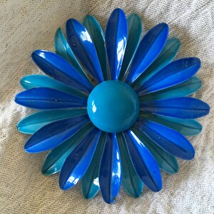 Pretty Vintage Shades of Blue Enamel Layered Daisy Pin