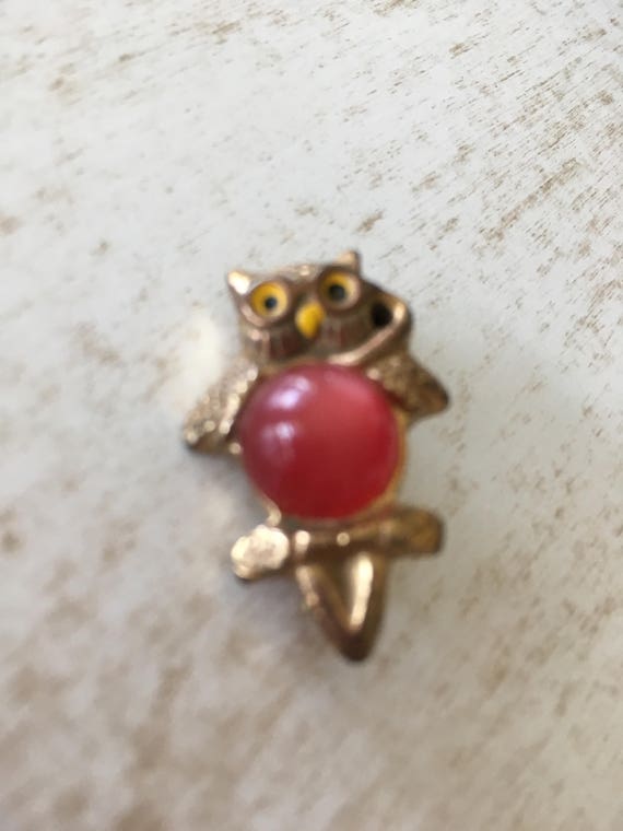 Cute Vintage Red Cabochon Belly Owl Brooch - image 3