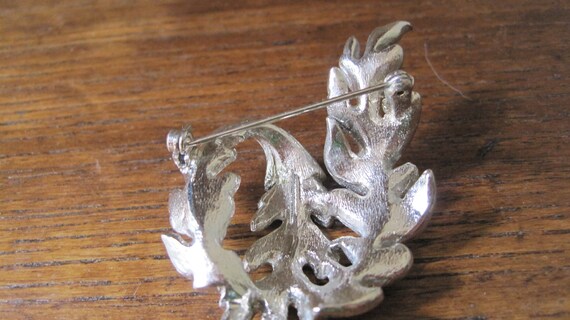 Vintage Lisner Silver Twisted Leaf Pin - image 5