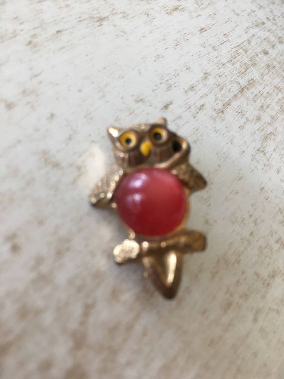 Cute Vintage Red Cabochon Belly Owl Brooch - image 2