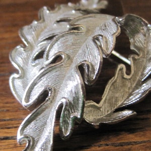 Vintage Lisner Silver Twisted Leaf Pin image 3