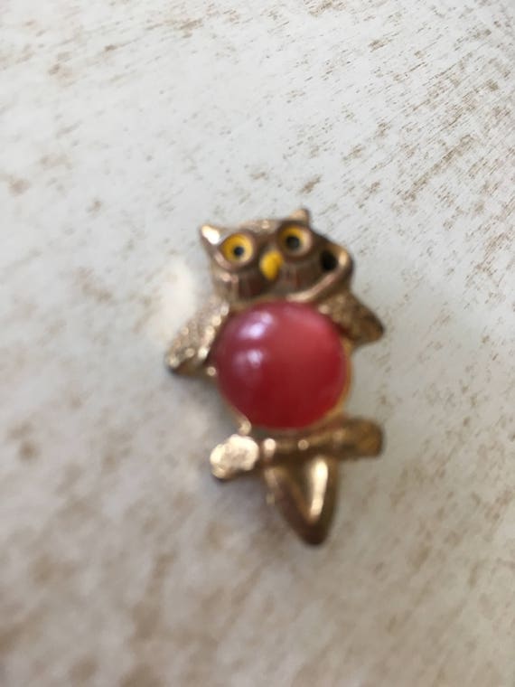 Cute Vintage Red Cabochon Belly Owl Brooch - image 1