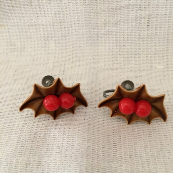 Vintage Brown Plastic Holly Earrings with Red Pla… - image 1
