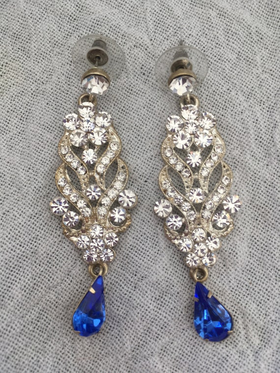 Beautiful Vintage Rhinestone Dangle Clip Earrings - image 2