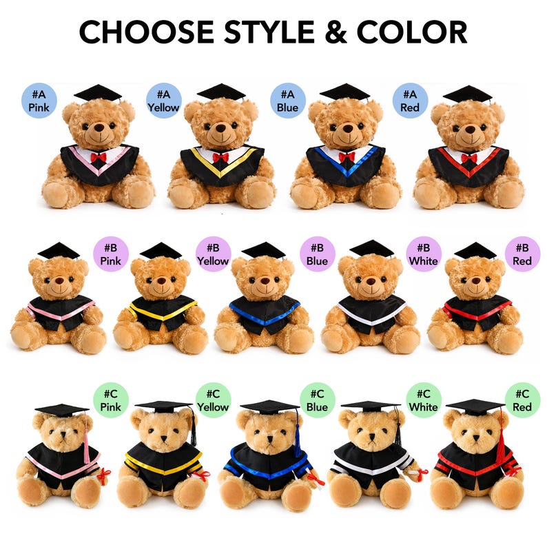 Puede incluir: Una colecci&oacute;n de osos de peluche con gorros y togas de graduaci&oacute;n. Cada oso tiene un esquema de color diferente, incluyendo rosa, amarillo, azul, rojo y blanco. El texto "CHOOSE STYLE & COLOR" est&aacute; en la parte superior.