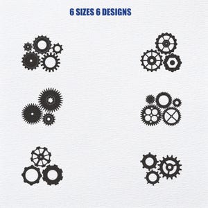 Könnte beinhalten: Das Bild zeigt sechs verschiedene Designs von schwarzen Zahnradsätzen. Jeder Satz besteht aus Zahnrädern unterschiedlicher Größen und Formen, die in Gruppen angeordnet sind. Der Text "6 SIZES 6 DESIGNS" ist blau am oberen Rand des Bildes zu sehen.