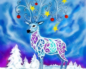Peut inclure: Un cerf blanc avec des volutes bleues et violettes sur son corps se tient dans un paysage enneigé. Ses bois sont ornés d'un motif bleu et blanc tourbillonnant, avec des ornements rouges et jaunes. L'arrière-plan est un ciel bleu avec des nuages blancs et des étoiles.