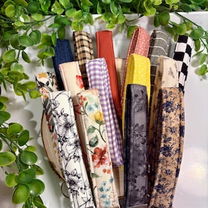 Patterned Fabric Keychain Wristlet. Good gift ideas. Car keys. House keys. Homemade. Gifts.