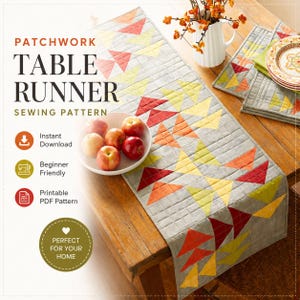 Könnte beinhalten: Ein Patchwork-Tischläufer-Schnittmuster mit einer grauen Stoffbasis und geometrischen Dreiecksakzenten in Rot, Orange und Gelb. Der Text lautet PATCHWORK TABLE RUNNER SEWING PATTERN, Instant Download, Beginner Friendly und Printable PDF Pattern.