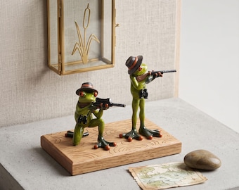 Funny Hunting Frog Resin Statue, Hunter Frog Figurine with Rifle,Whimsical Frog Garden Decor,Woodland Frog Sculpture,Home Office Shelf Decor