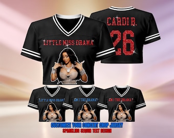 Camiseta corta de punto inspirada en Cardi B, "Little Miss Drama", top de fútbol con texto de lentejuelas personalizado, conjunto de ropa para fans del concierto "Am I The Drama" para mujer.