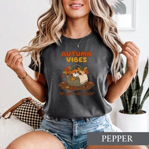Autumn Vibes Pumpkin Shirt, Retro Harvest Season Tee, Cozy Fall Aesthetic Sweatshirt, Vintage Thanksgiving Basket Graphic, Nature Lover Gift