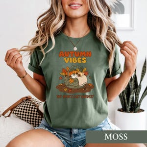Autumn Vibes Pumpkin Shirt, Retro Harvest Season Tee, Cozy Fall Aesthetic Sweatshirt, Vintage Thanksgiving Basket Graphic, Nature Lover Gift