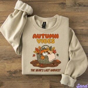 Autumn Vibes Pumpkin Shirt, Retro Harvest Season Tee, Cozy Fall Aesthetic Sweatshirt, Vintage Thanksgiving Basket Graphic, Nature Lover Gift