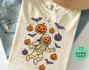 Halloween Astronaut Shirt, Spooky Pumpkin Space Tee, Bat Lover Graphic T-Shirt, Retro Spooky Gift, Cute Halloween Outfit, Space Fan Gift