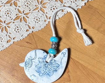 Charm de pájaro pequeño blanco y aguamarina