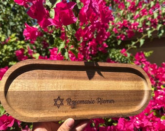 Bandeja judía de madera personalizada / Tabla de servir judaica grabada a medida para Shabat