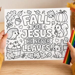 Könnte beinhalten: Ein weißes Ausmalblatt mit schwarzen Linien und dem Text FALL FOR JESUS, HE NEVER LEAVES!, umgeben von Illustrationen eines Igels, eines Eichhörnchens, eines Fuchses, eines Kürbisses, eines Apfelkorbs, einer Eichel, Blättern und einem Holzkreuz.