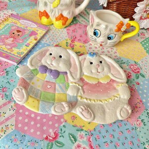 Handgemaakt keramisch konijnenbord, schattig patchwork konijnengerecht voor kinderen, kawaii paar cadeau, decor kinderkamer, handgeschilderd decoratief paasbord