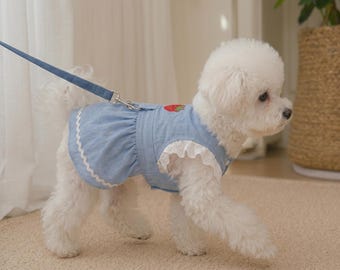 Vestido de estilo vaquero para mascotas con bordado de fresas / Vestido de princesa para gatos con volantes / Conjunto para perros pequeños