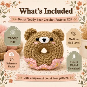 Op de afbeelding: Een haakpatroon PDF voor een donut teddybeer, bestaande uit een bruine beer-vormige donut met een roze glazuurlaag, zwarte ogen, een witte snuit en een hartvormige neus. De afbeelding bevat tekst over 79 stappen, 79 foto's en gemiddeld niveau.