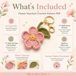 K&ouml;nnte beinhalten: Eine digitale H&auml;kelanleitung f&uuml;r einen Blumen-Schl&uuml;sselanh&auml;nger, bestehend aus einer geh&auml;kelten rosa Blume mit gelber Mitte und einem gr&uuml;nen Blatt an einem goldfarbenen Metallring. Das Dokument enth&auml;lt Text mit Angaben zu 24 Seiten, 56 Referenzfotos, Schritt-f&uuml;r-Schritt-Anleitungen und einem Foto-Tutorial.