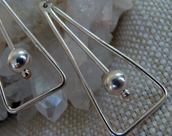 Boucle d’oreille Triangle en argent sterling avec perle