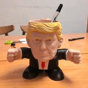 3D-utskrift STL-fil Trump-pennhållare Anpassningsbar storlek Färg Digital nedladdning Multifunktionell dekor